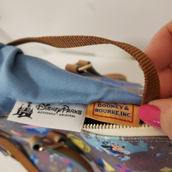 EUC Disney Dooney & Bourke Disneyland Marathon Weekend 2015 Tote, Authentic - Picture 13 of 16